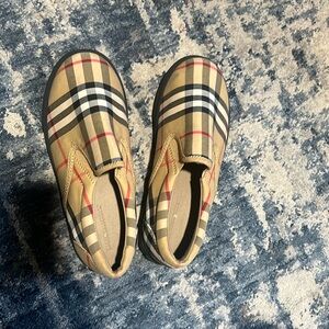 Kids burberry shoes
